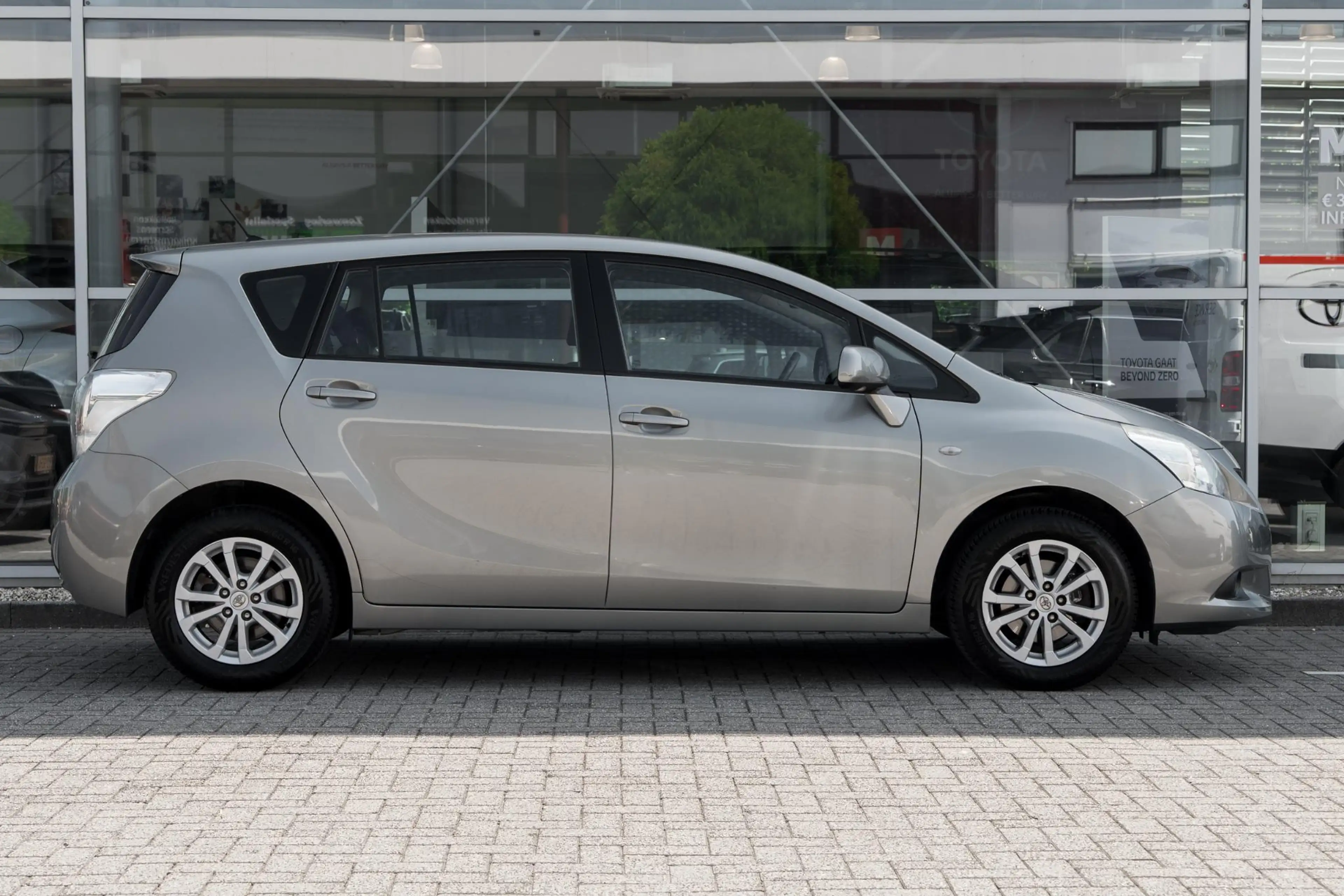 Toyota Verso 1.6 VVT-i Aspiration — photo 3
