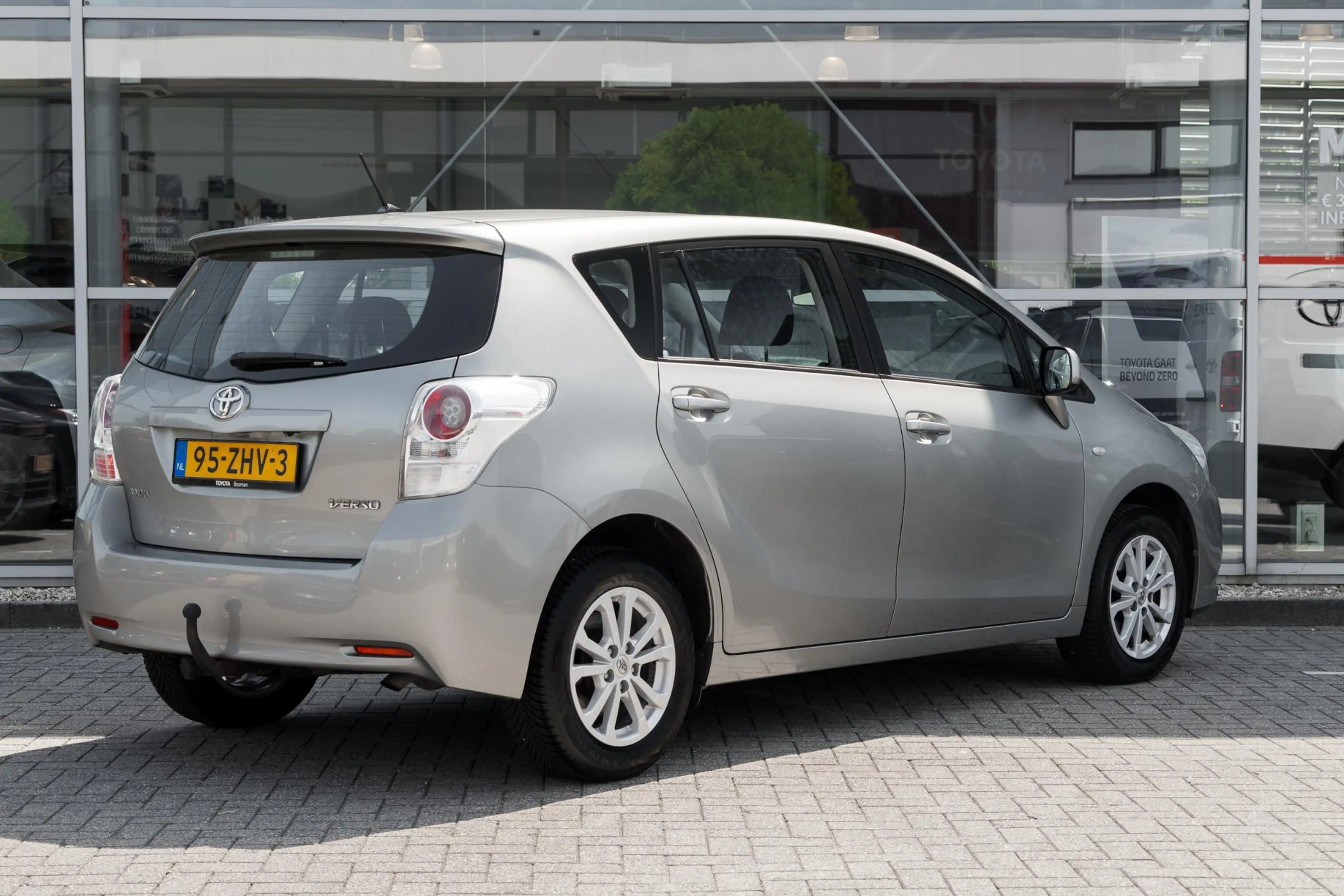 Toyota Verso 1.6 VVT-i Aspiration — photo 2