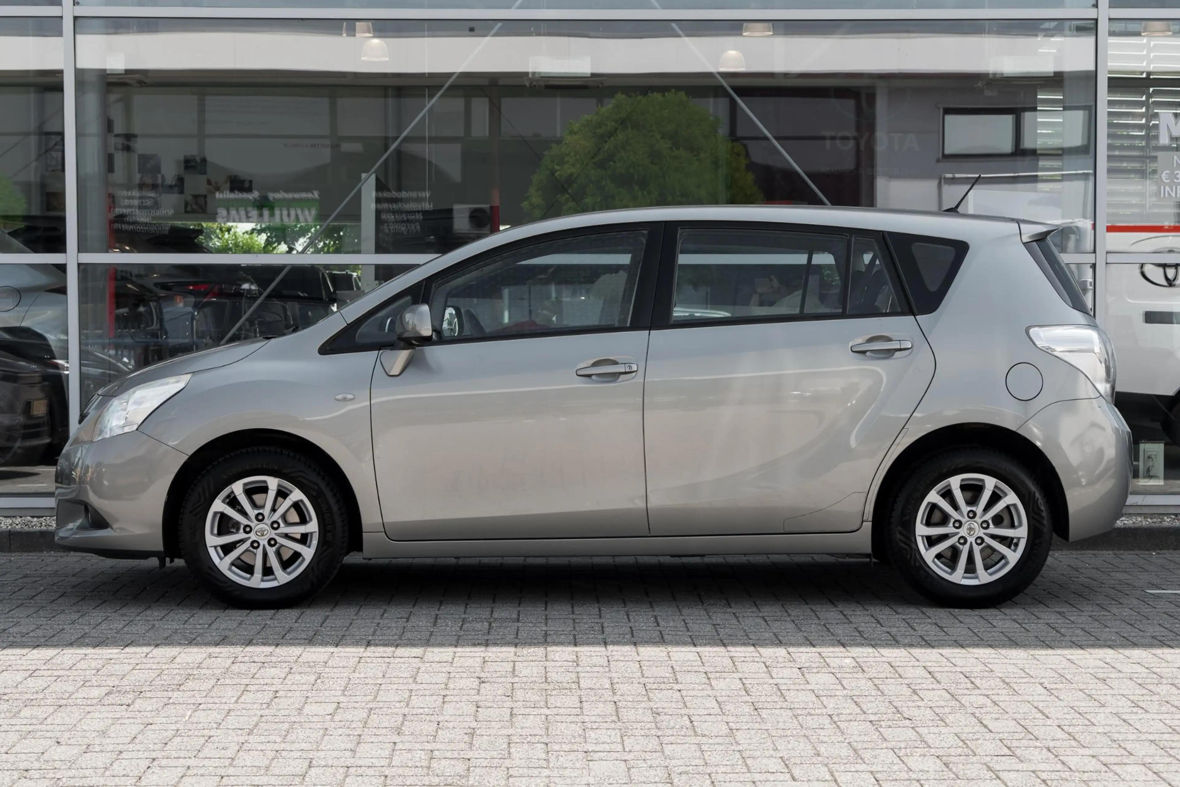 Toyota Verso 1.6 VVT-i Aspiration — photo 9