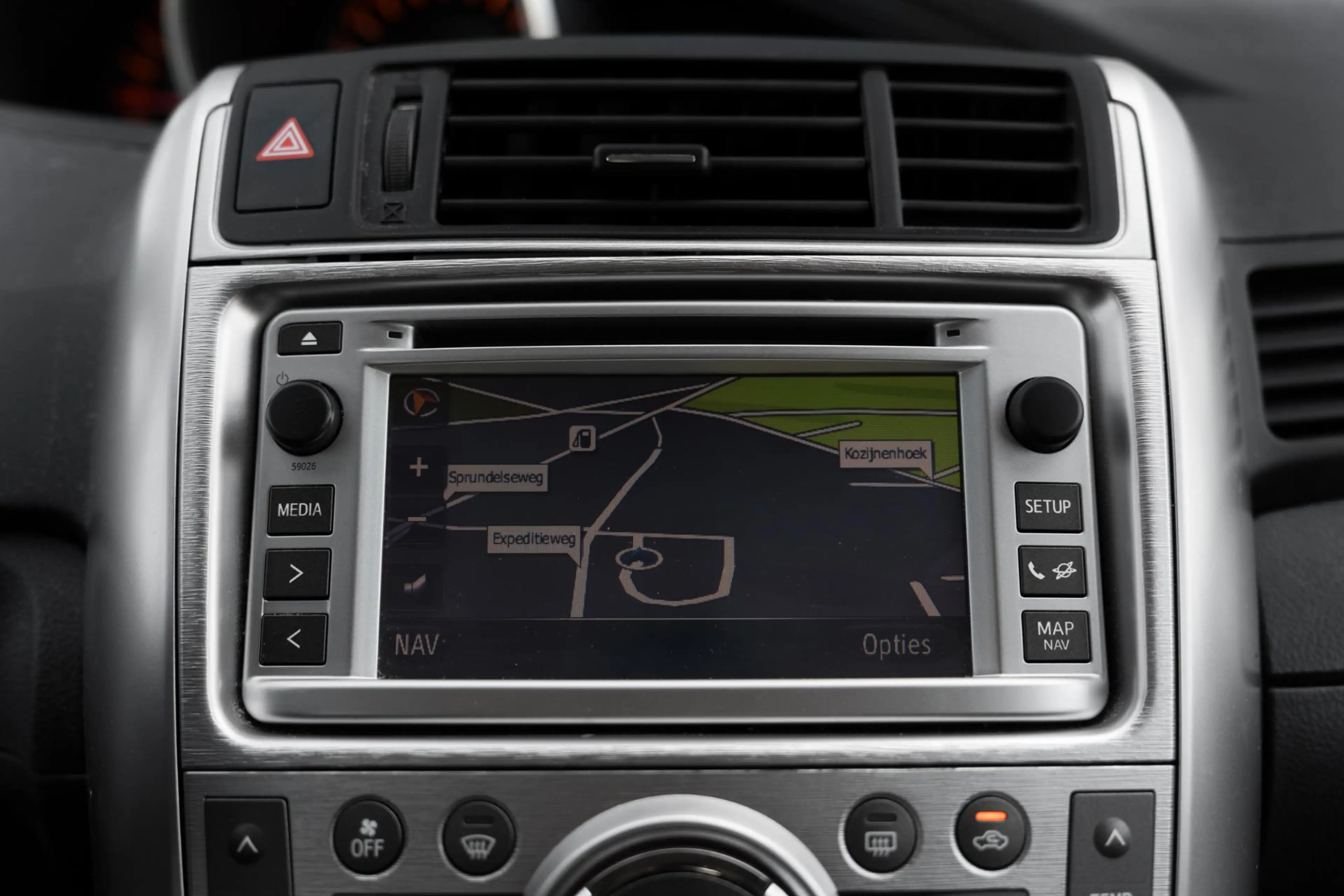 Toyota Verso 1.6 VVT-i Aspiration — photo 18