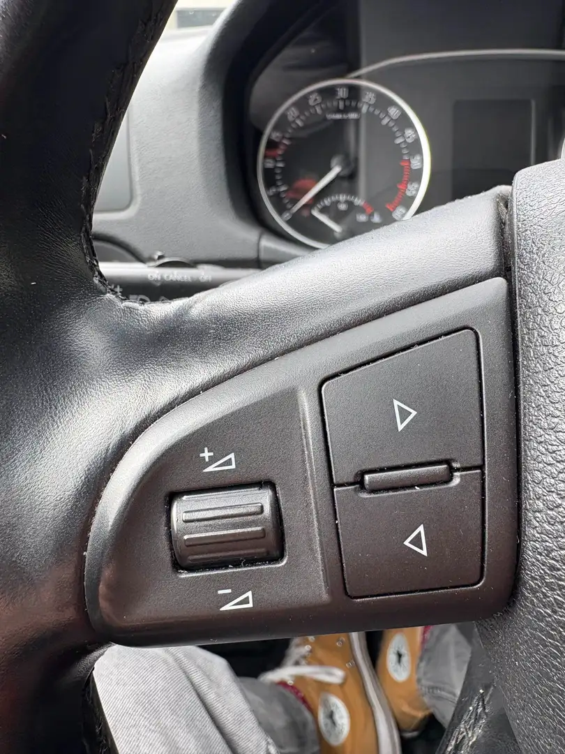 Skoda Octavia Combi 1,6 Elegance TDI CR DPF Silber - 2