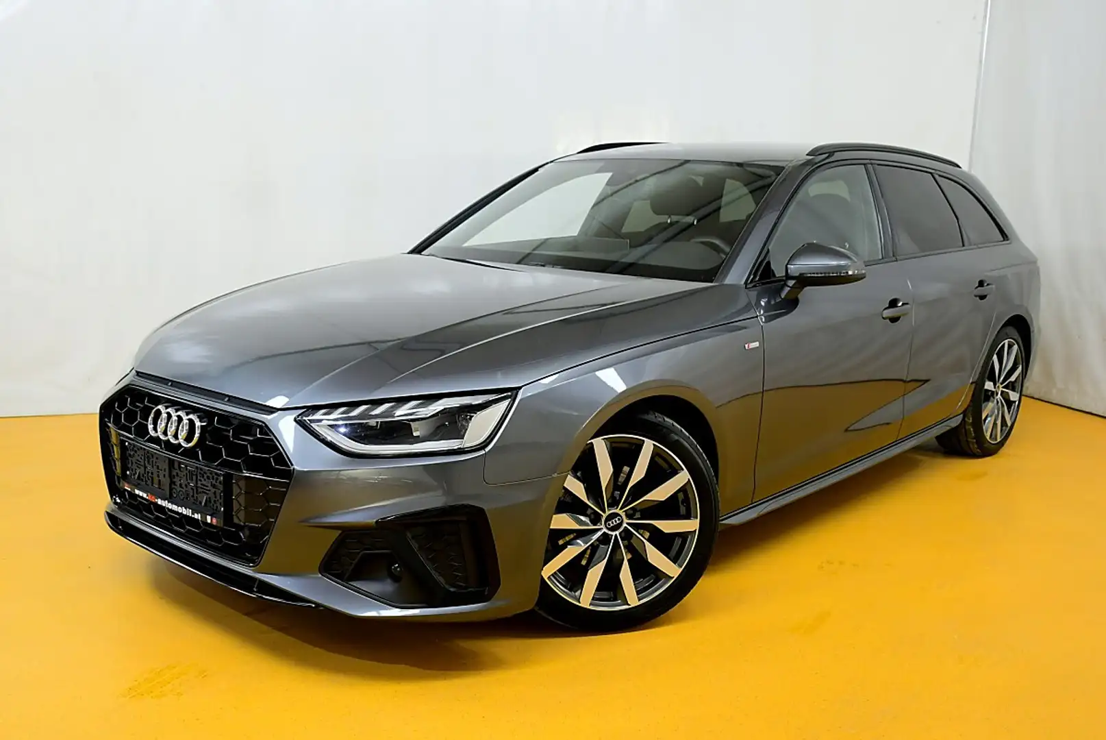 Audi A4 Avant 35 TDI S-line S-tronic Grau - 2