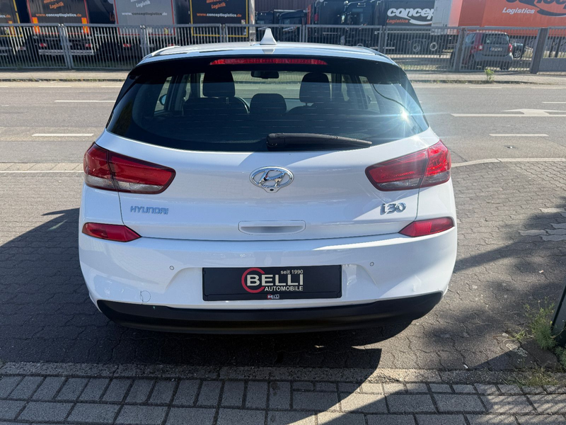 Hyundai i30 Trend Aut. Navi Keyless R.KameraFINANZIERUNG — photo 6
