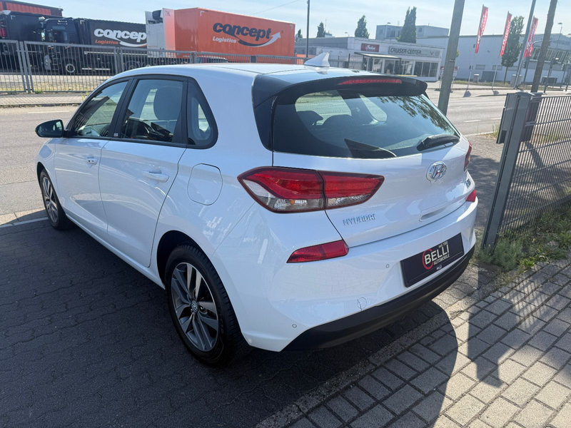 Hyundai i30 Trend Aut. Navi Keyless R.KameraFINANZIERUNG — photo 7