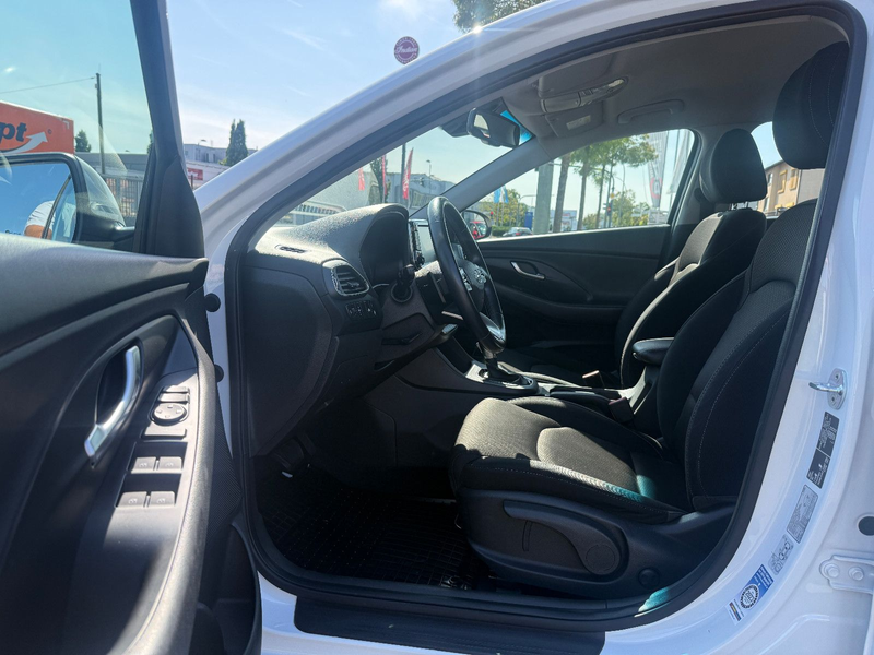 Hyundai i30 Trend Aut. Navi Keyless R.KameraFINANZIERUNG — photo 9