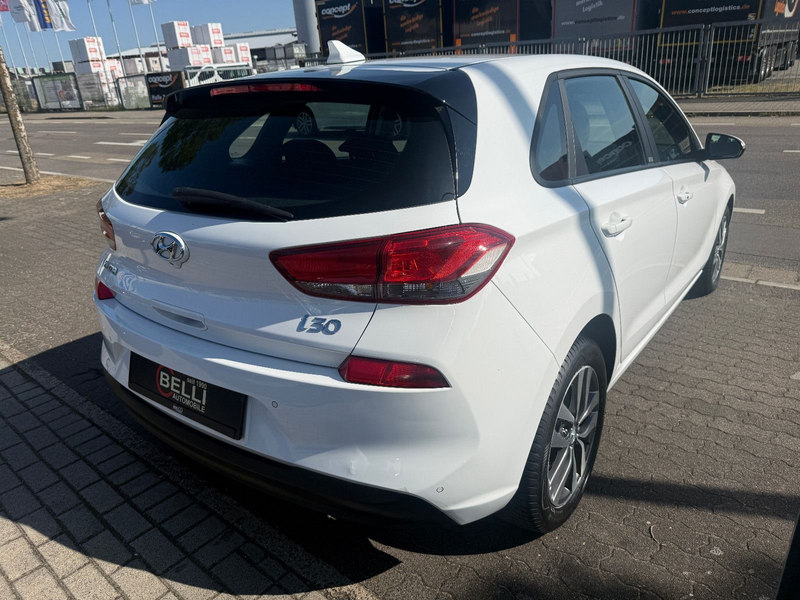 Hyundai i30 Trend Aut. Navi Keyless R.KameraFINANZIERUNG — photo 5