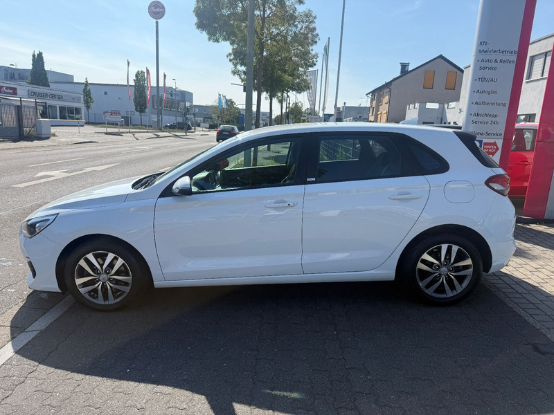Hyundai i30 Trend Aut. Navi Keyless R.KameraFINANZIERUNG — photo 8