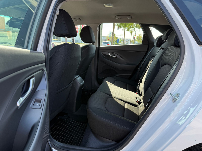 Hyundai i30 Trend Aut. Navi Keyless R.KameraFINANZIERUNG — photo 12