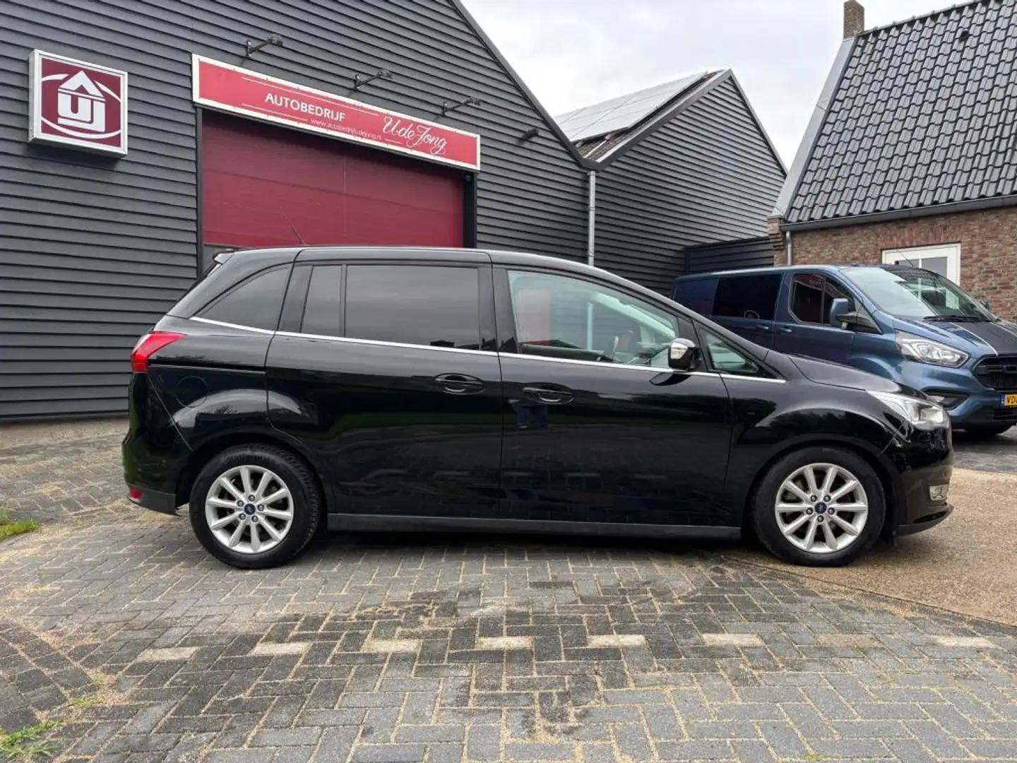 Ford Grand C-Max 1.0 Titanium Zwart - 2