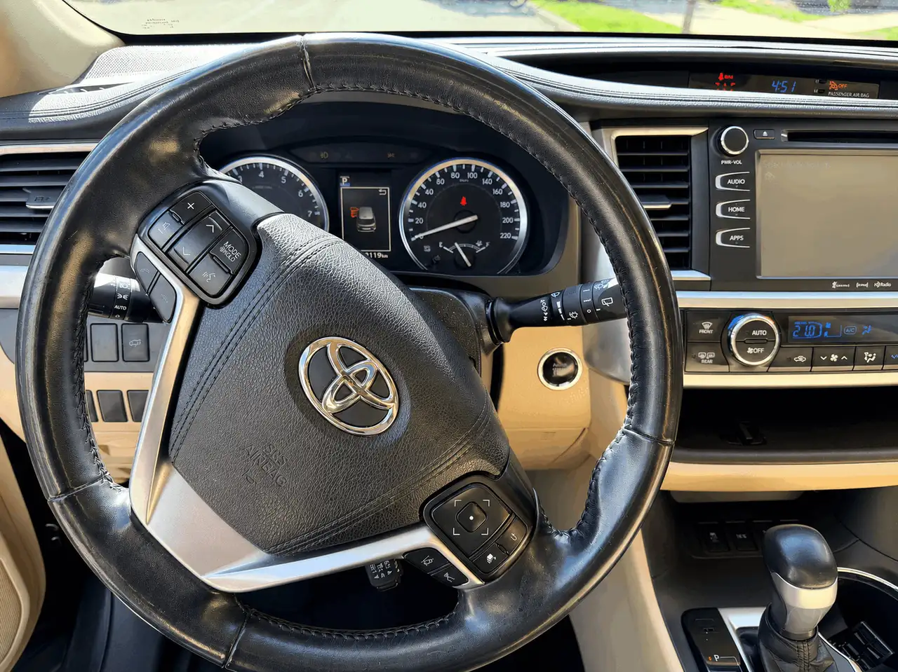 Toyota Highlander снимка Toyota Highlander