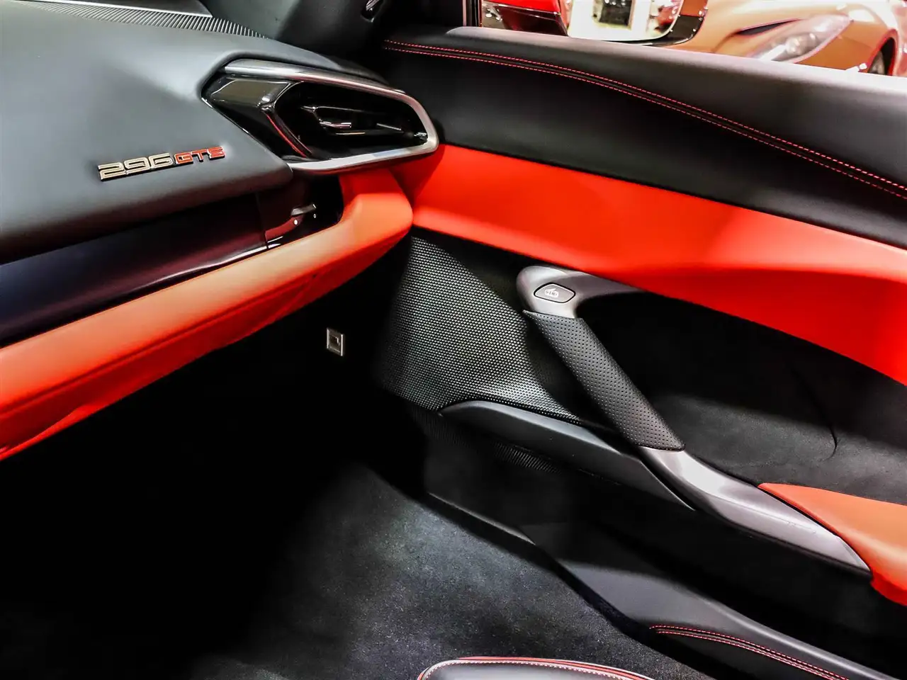 Ferrari 296 GTS снимка Ferrari 296 GTS