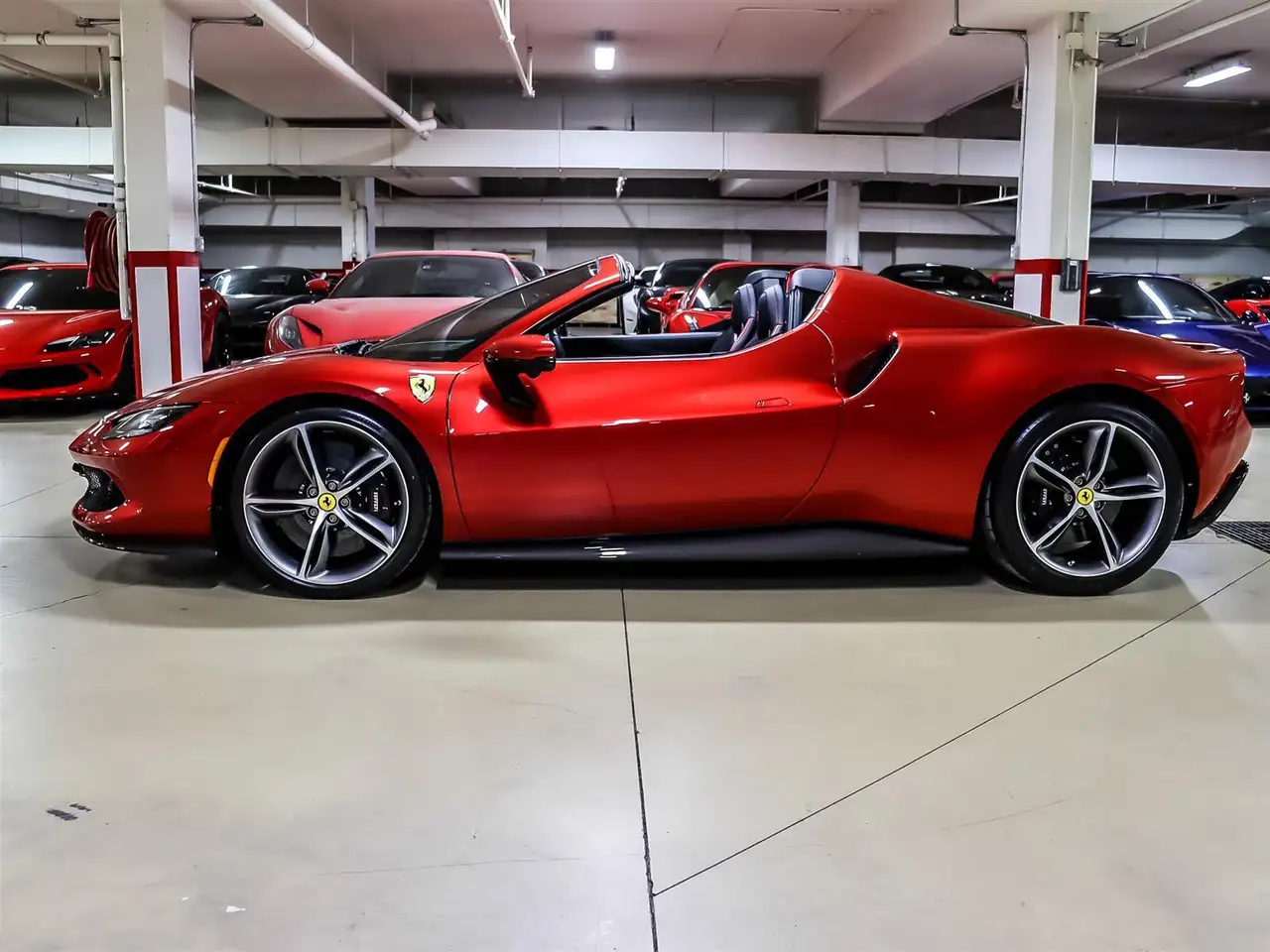 Ferrari 296 GTS снимка Ferrari 296 GTS