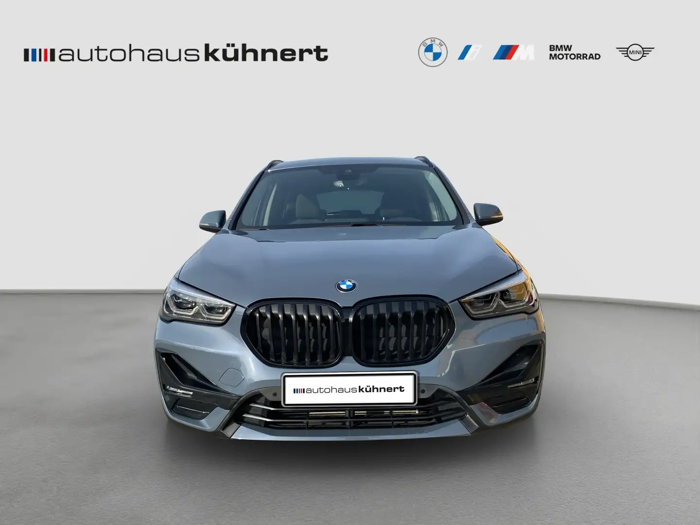 BMW X1 sDrive18i Sport Line LED HUD RFK DrvAss HiFi Grijs - 2