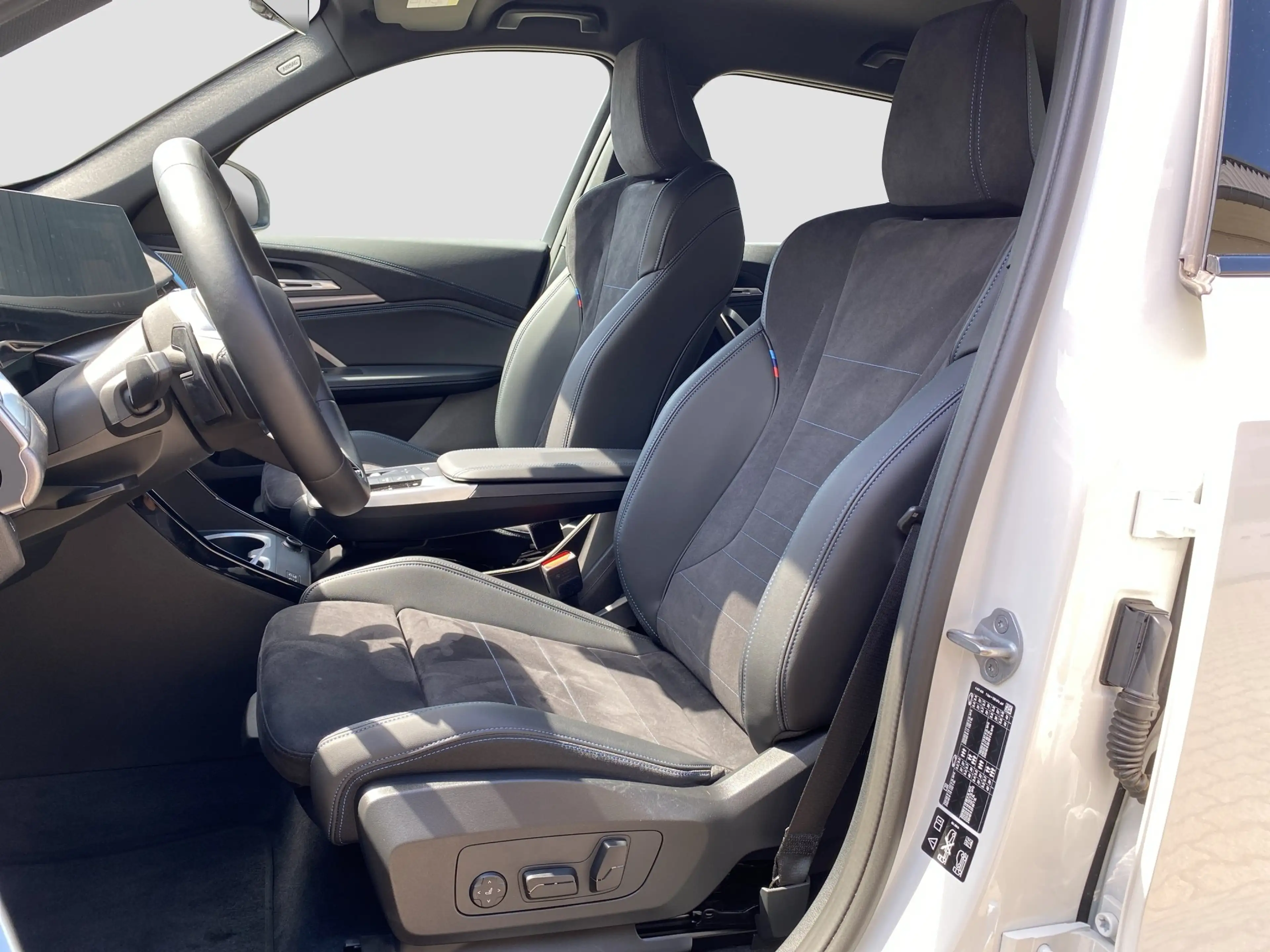 BMW X1 xDrive20d ///M-Sport ACC SpurAss 360° AHK — photo 11