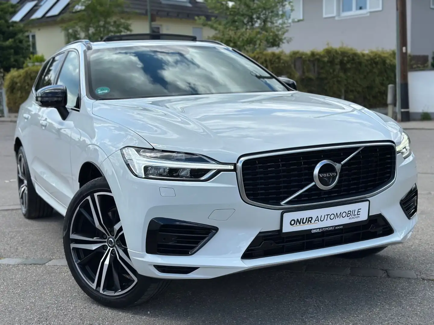 Volvo XC60 R Design T8 AWD Navi Pano HuD ACC AHK Leder Blanc - 1