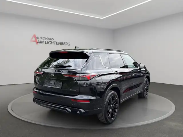 Mitsubishi Outlander view 4