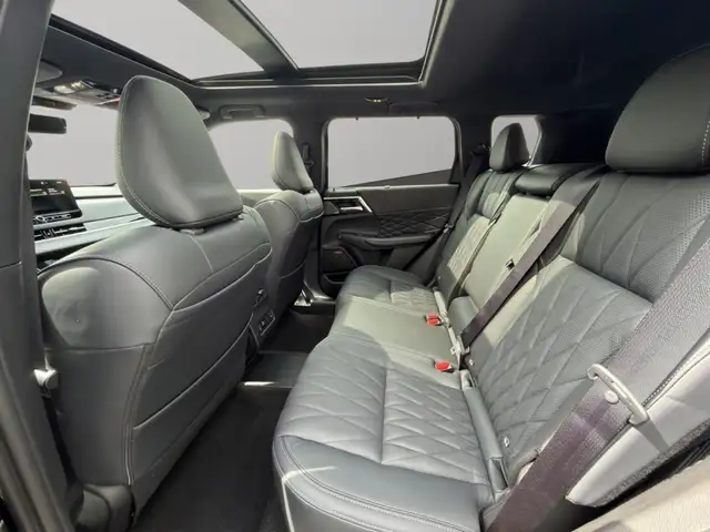 Mitsubishi Outlander view 10