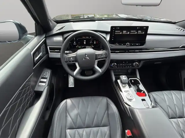Mitsubishi Outlander view 11