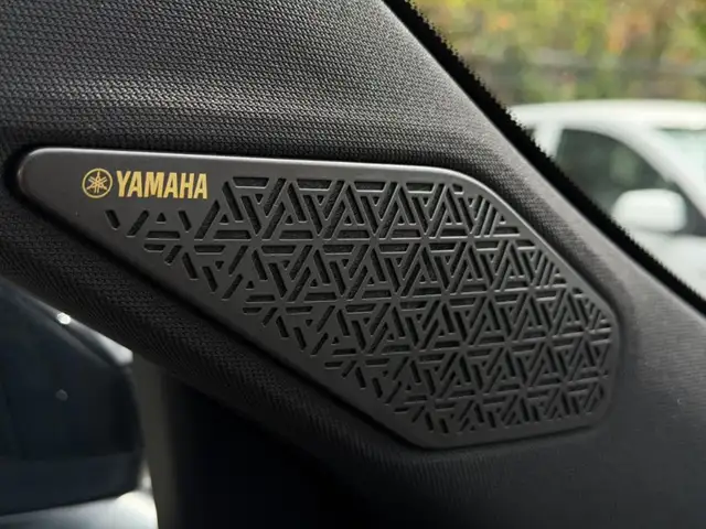Mitsubishi Outlander view 16