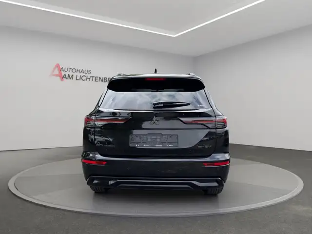 Mitsubishi Outlander view 5