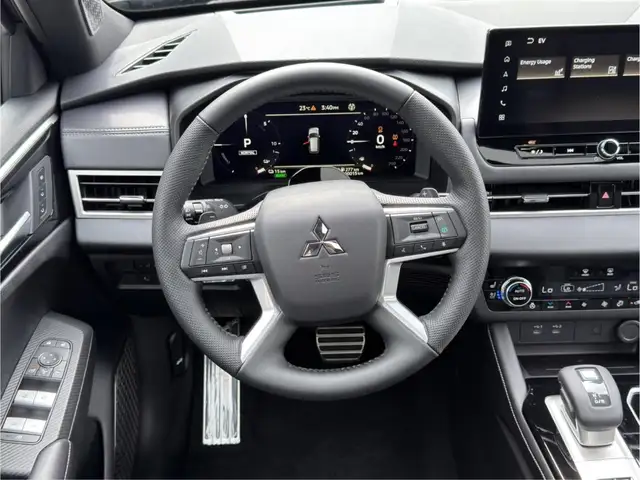 Mitsubishi Outlander view 12