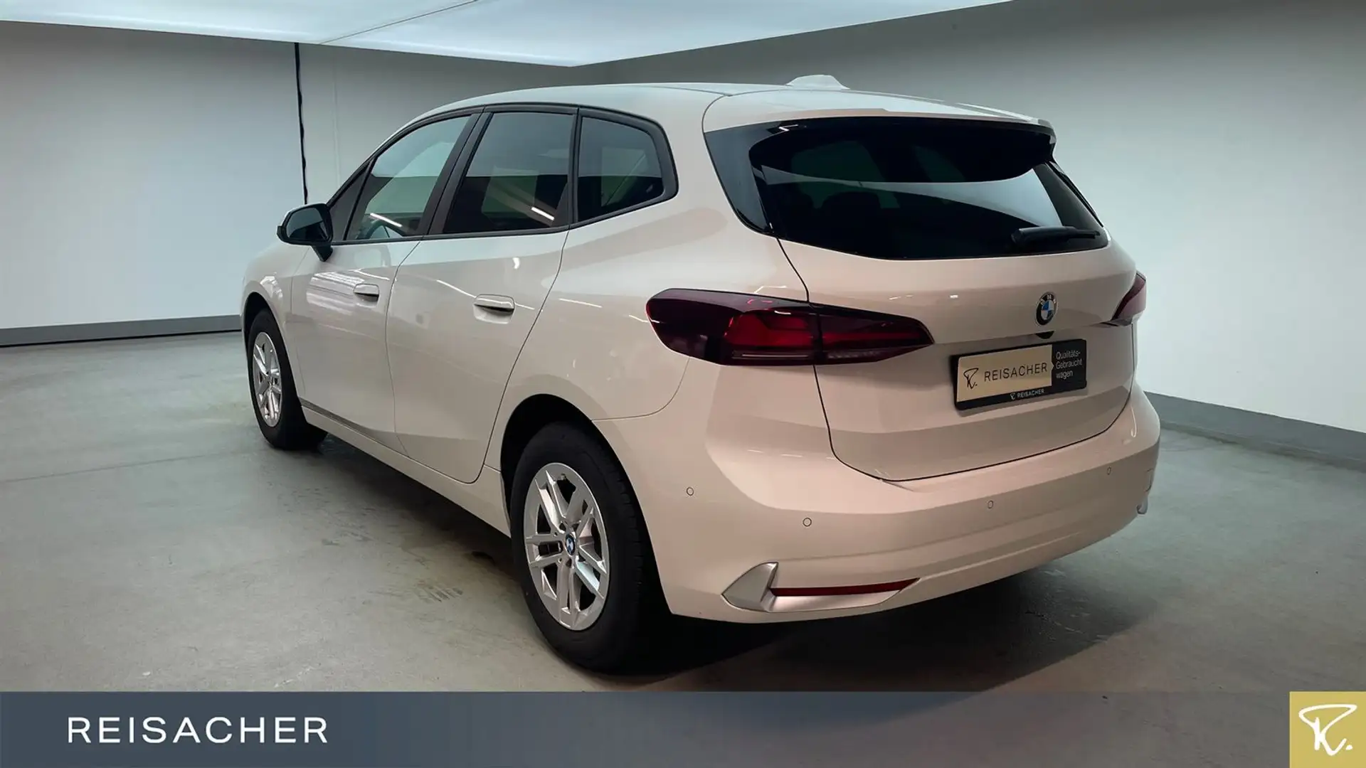 BMW 220 220i A Active Tourer LCPlus RFK SH SSV DA Weiß - 2