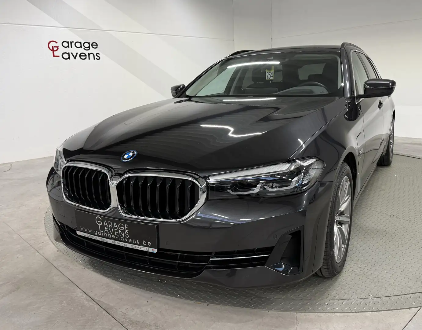 BMW 530 Touring 530eA PHEV Grijs - 1