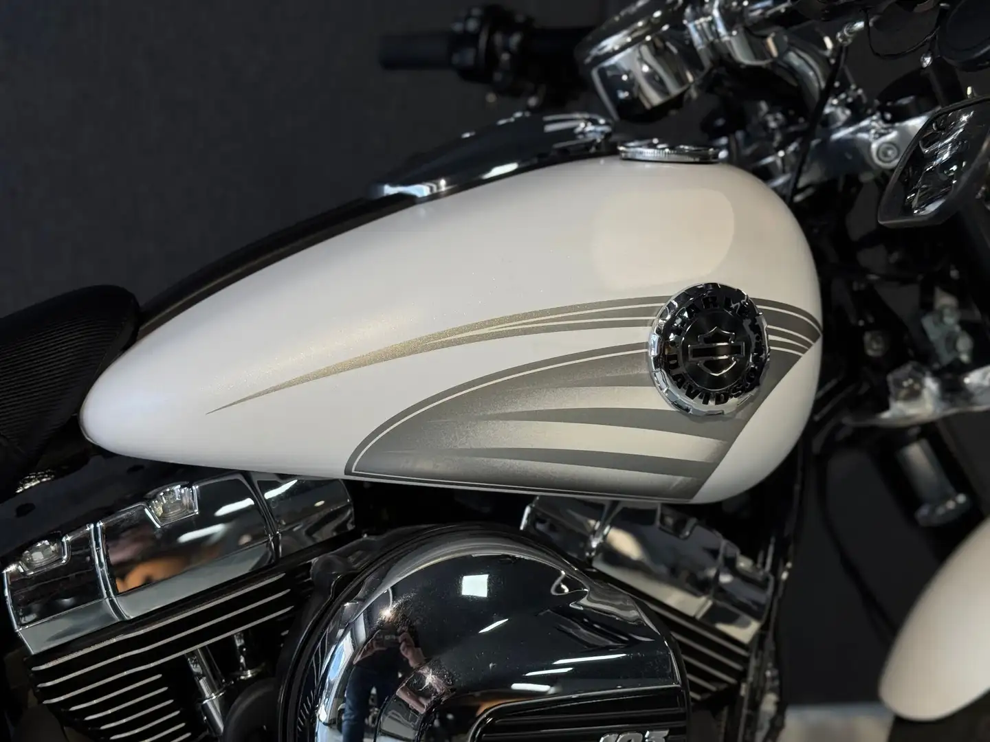 Harley-Davidson Breakout 103 l Custom l 5HD l Alb - 2