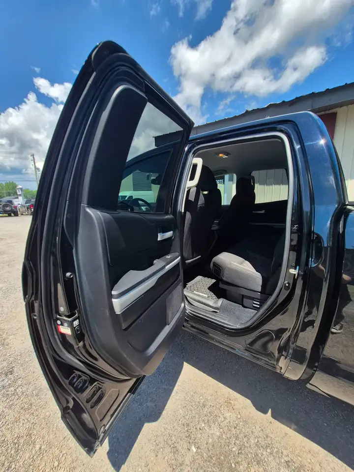 Toyota Tundra photo Toyota Tundra