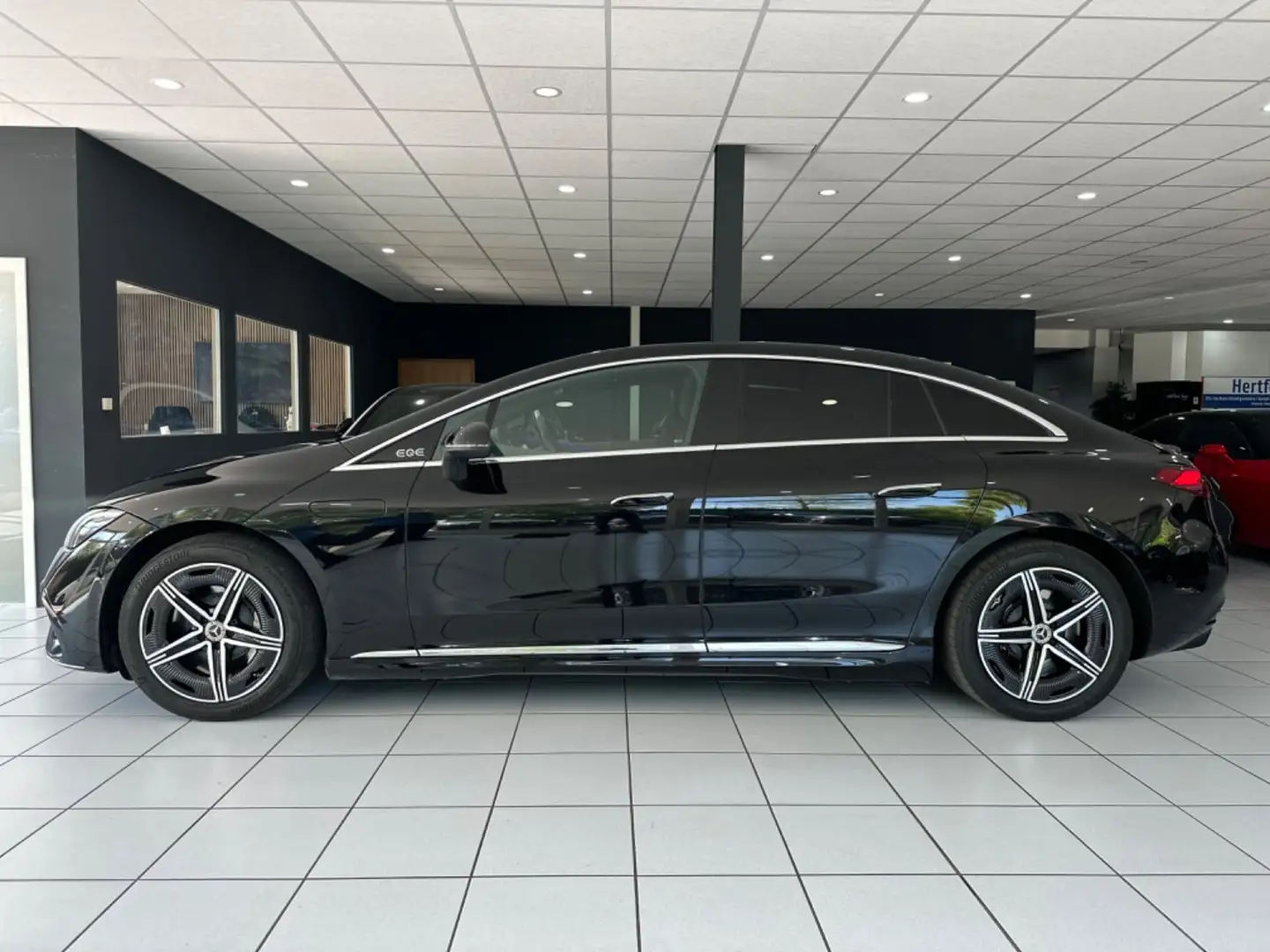 Mercedes-Benz EQE 350 AMG-LINE*DISTRONIC*PANO*MEMORY*KEYLESS* Schwarz - 2
