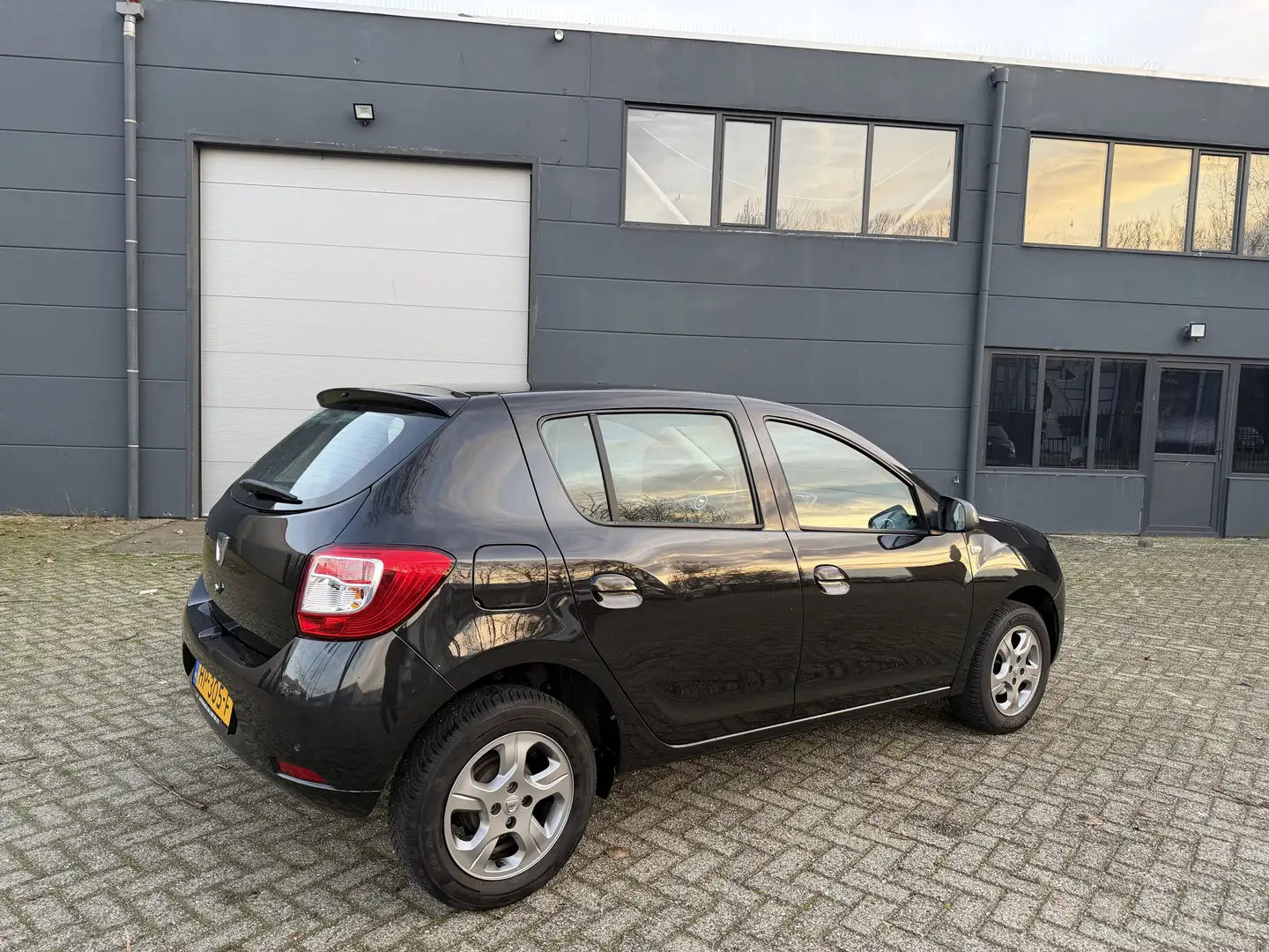 Dacia Sandero 0.9 TCe 10th Anniv| 1ste eig| Nwe APK| zeer netjes Zwart - 2