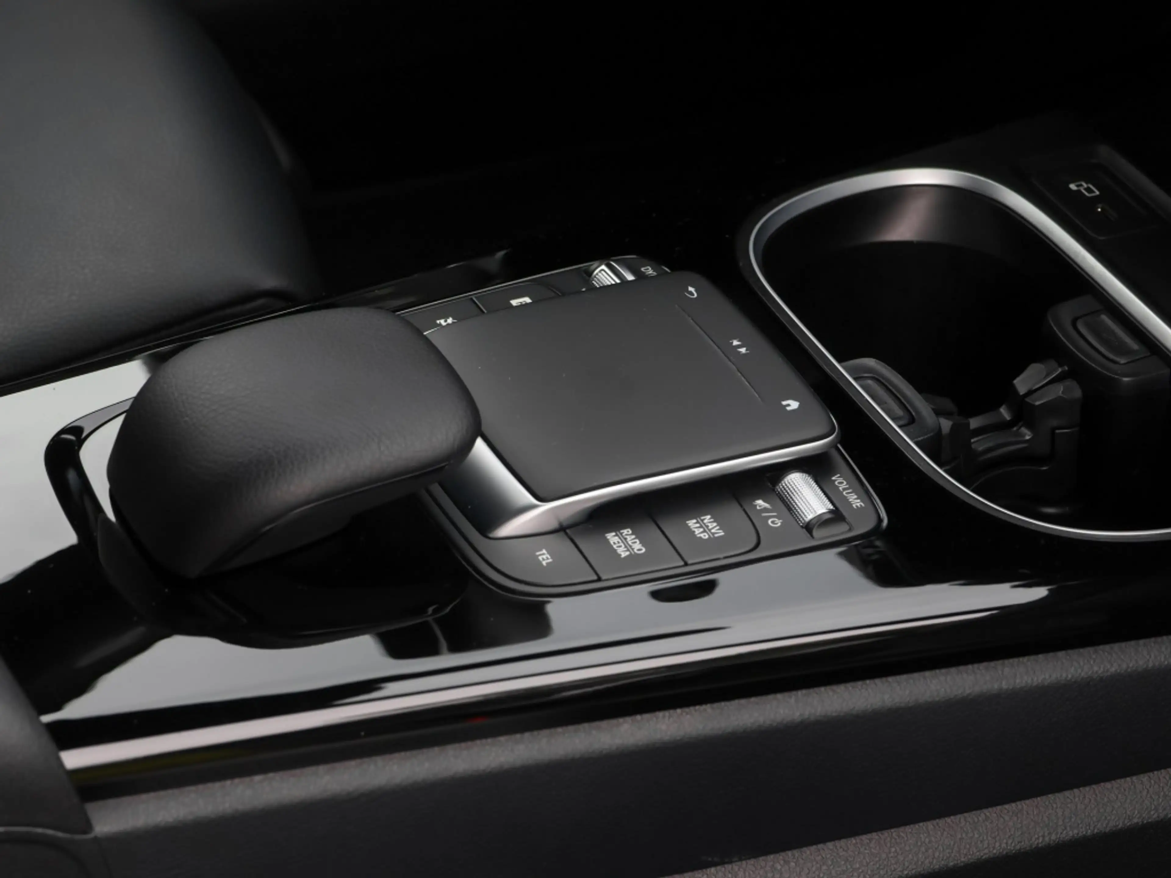 Mercedes-Benz CLA 220 d SB Progressive/AHK/StdHz/LED/Shz/Navi — photo 8