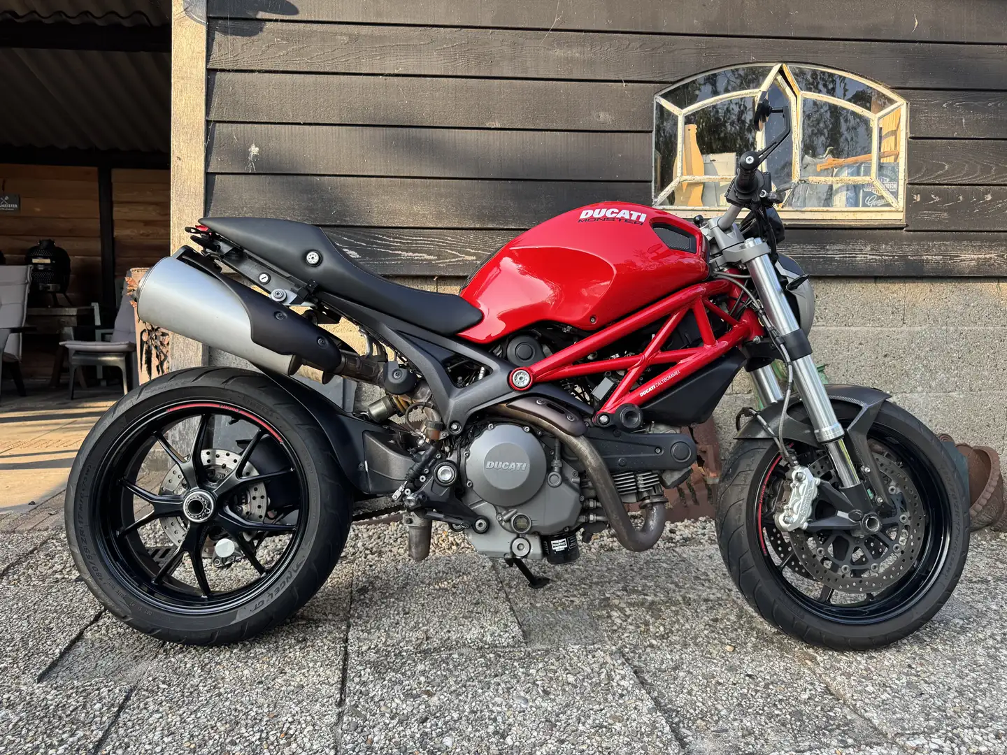 Ducati Monster 796 met dominator uitlaten Rood - 1