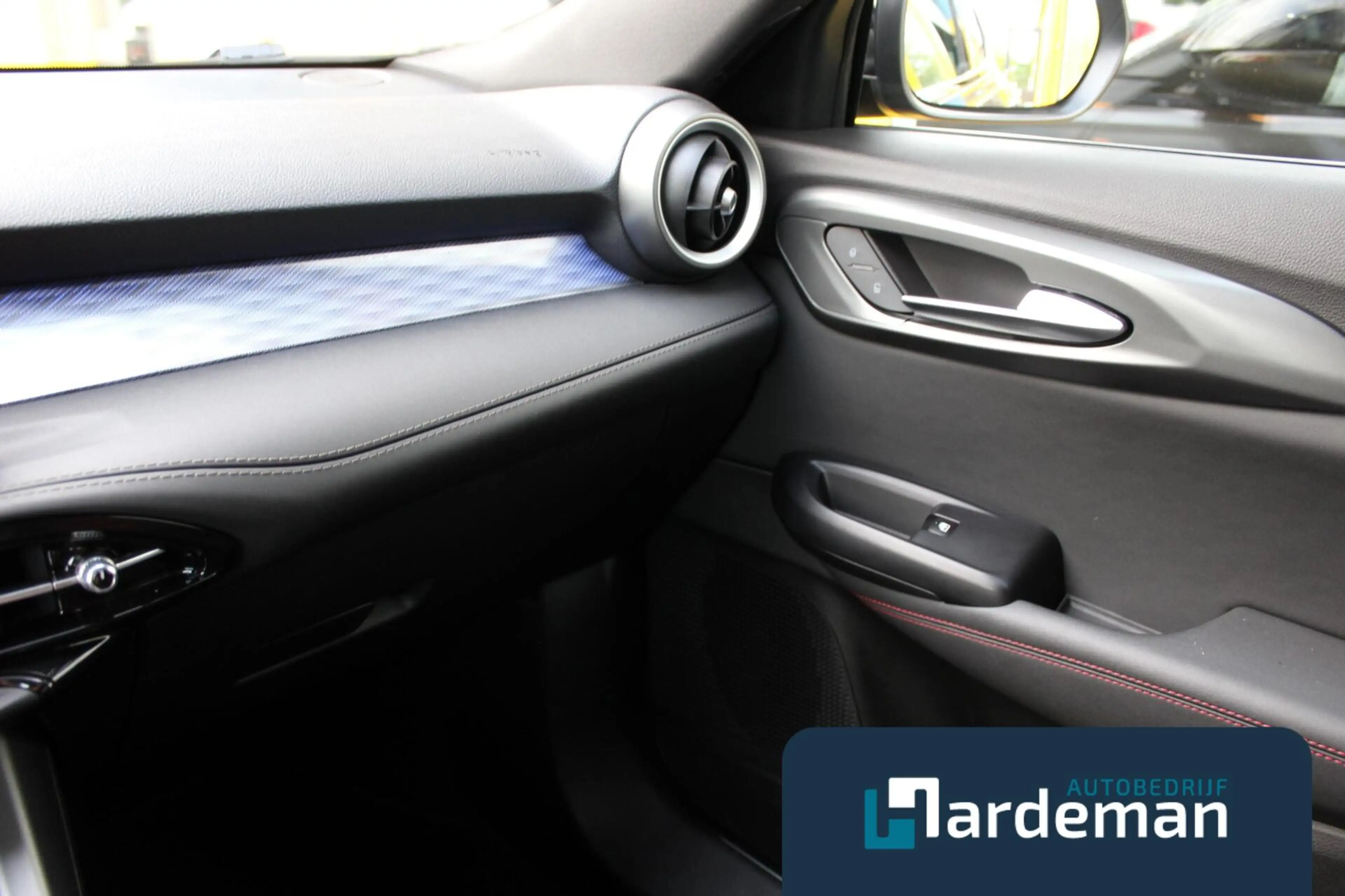 Alfa Romeo Tonale 1.5T Hybrid Edizione Speciale Carplay — photo 11