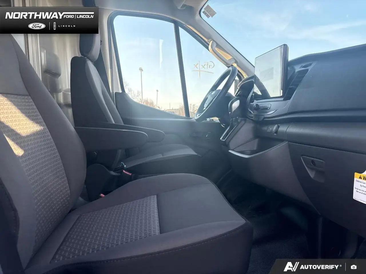 Ford Transit Cargo Van снимка Ford Transit Cargo Van