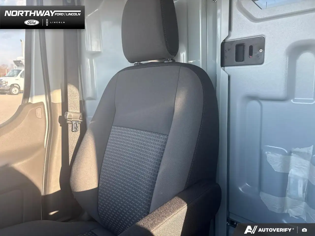 Ford Transit Cargo Van снимка Ford Transit Cargo Van