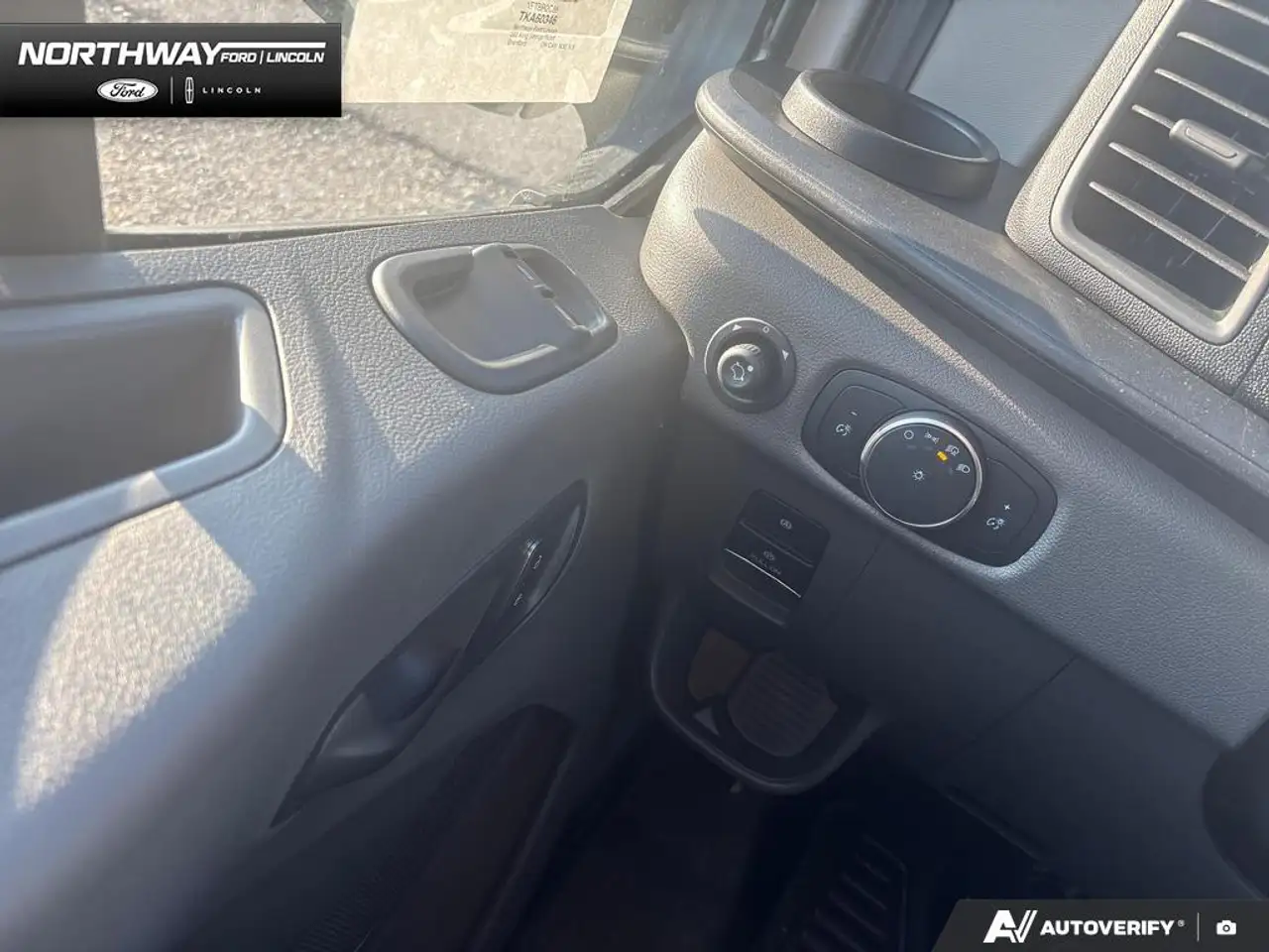 Ford Transit Cargo Van снимка Ford Transit Cargo Van