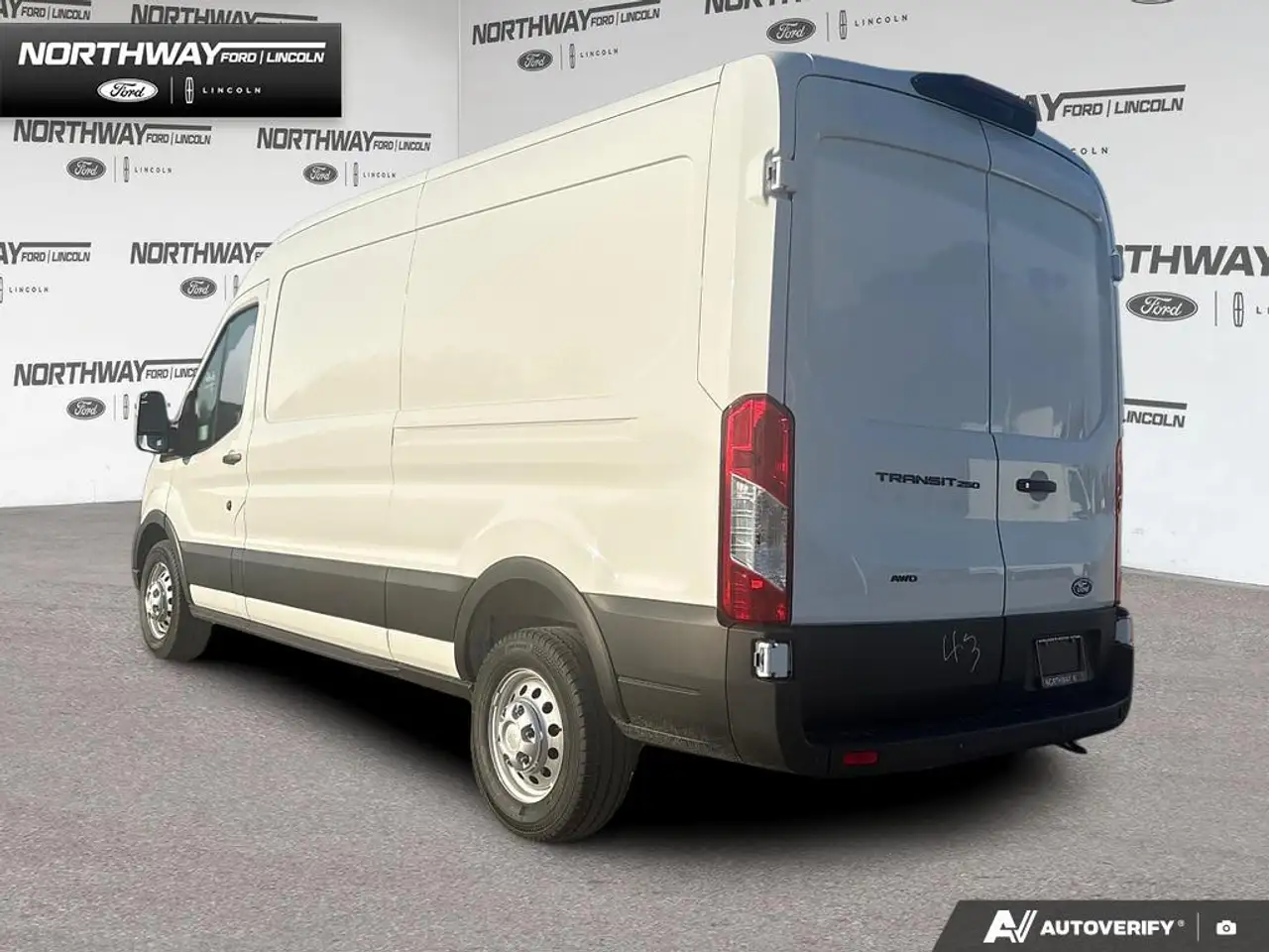 Ford Transit Cargo Van снимка Ford Transit Cargo Van