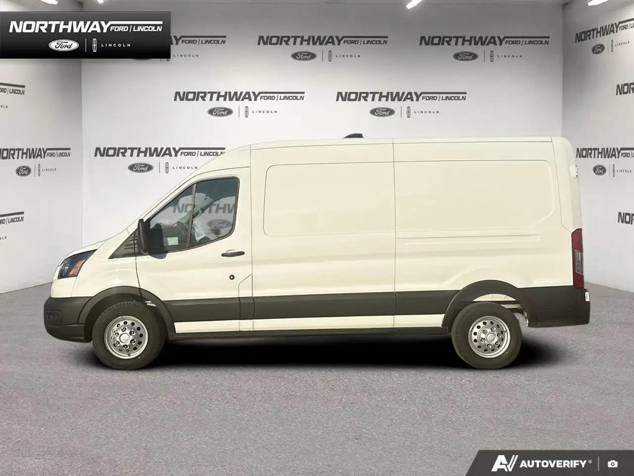 Ford Transit Cargo Van снимка Ford Transit Cargo Van