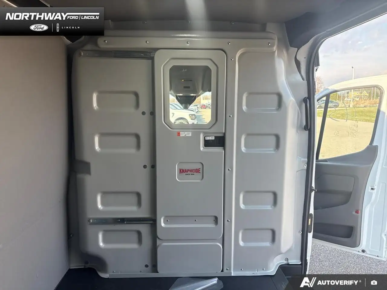Ford Transit Cargo Van снимка Ford Transit Cargo Van