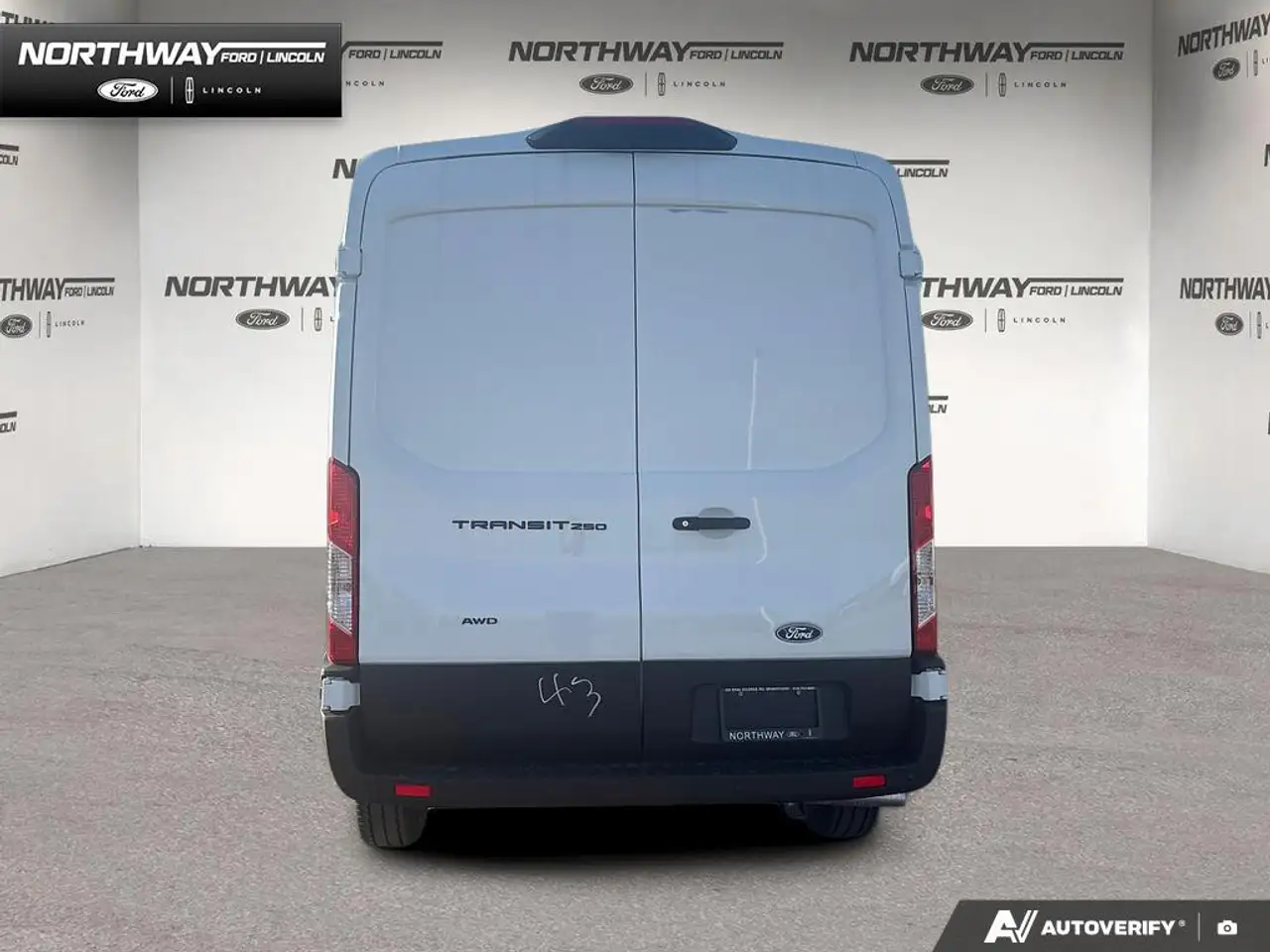 Ford Transit Cargo Van снимка Ford Transit Cargo Van