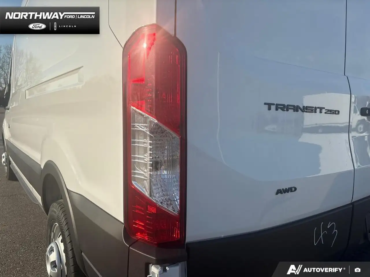 Ford Transit Cargo Van снимка Ford Transit Cargo Van