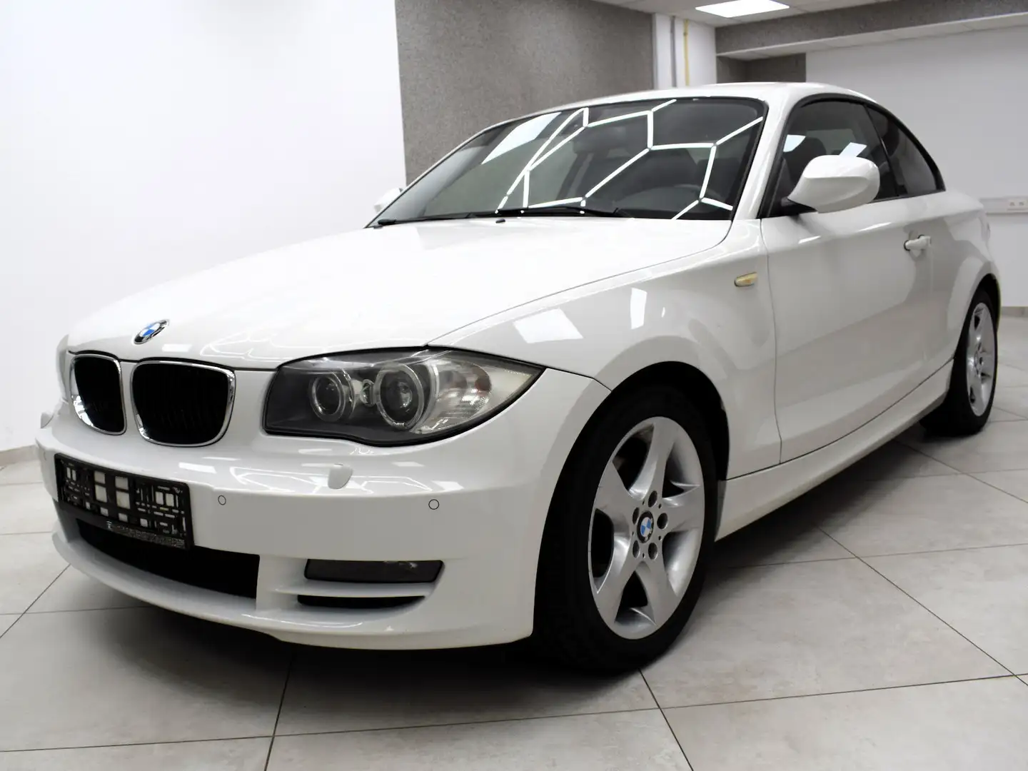 BMW 118 118d Coupé Aut. Klimatronic SHZ BiXen Tempomat Wit - 2
