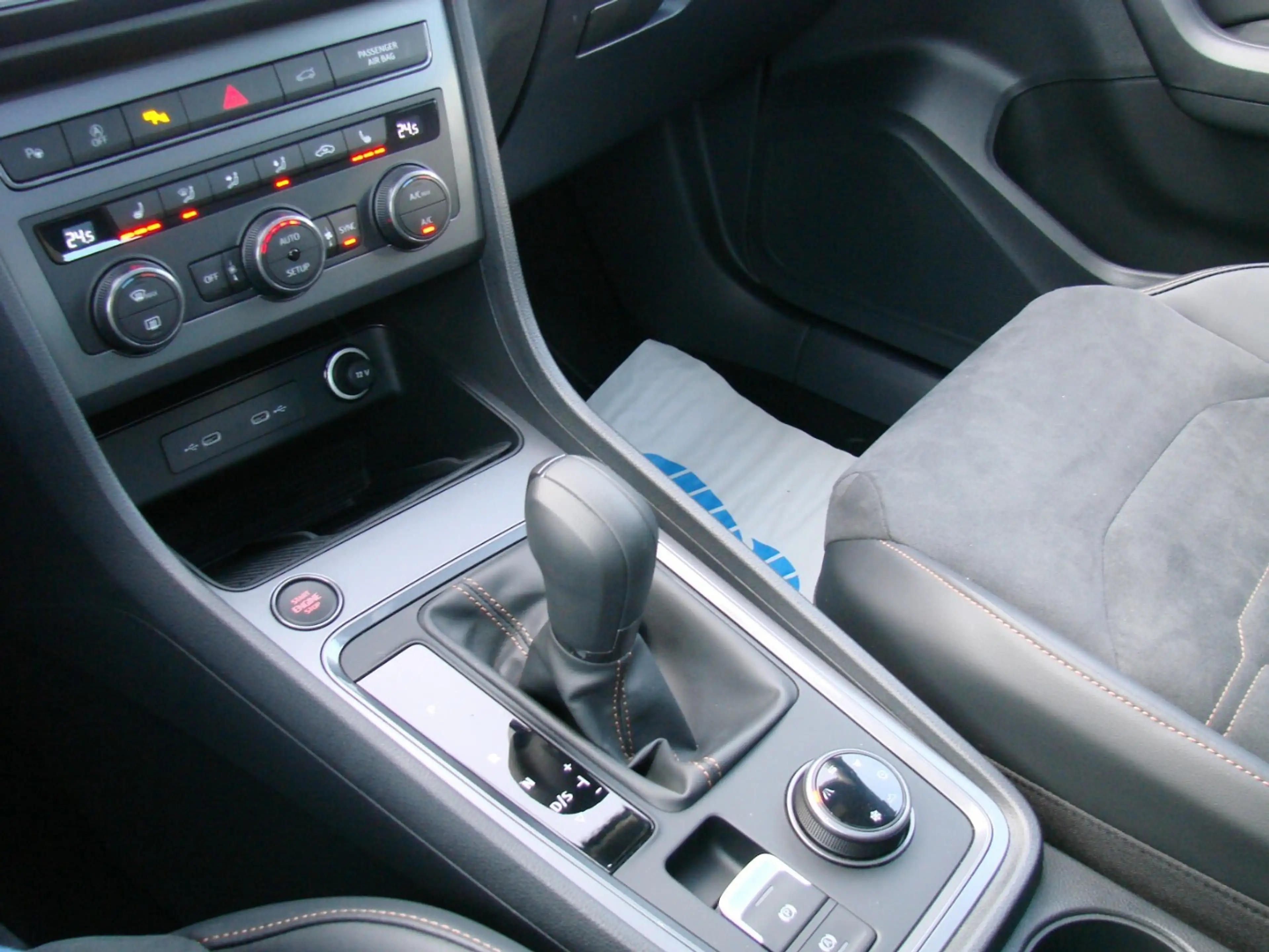 CUPRA Ateca 2,0TSi VZ 4Drive ACC Pano AHK LED — photo 12