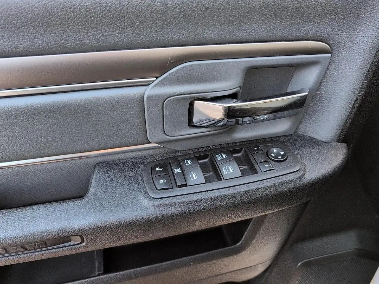 RAM 1500 снимка RAM 1500