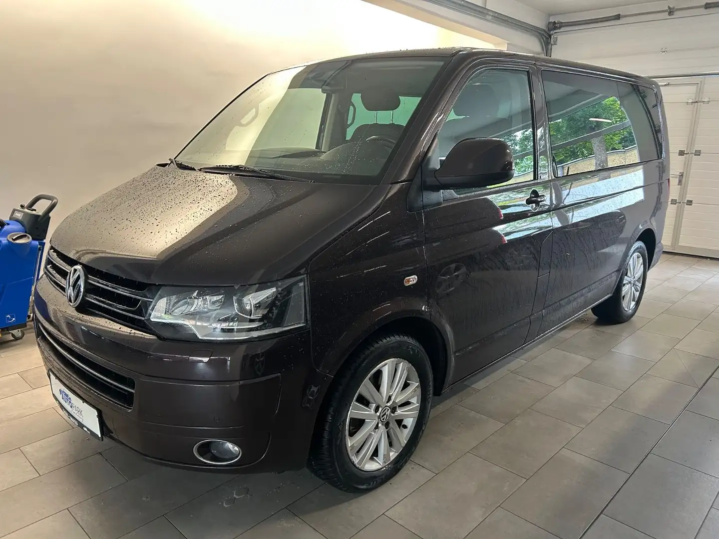 Volkswagen T5 Multivan T5  Mulitvan Life *Automatik*Behindertengerecht* Braun - 1