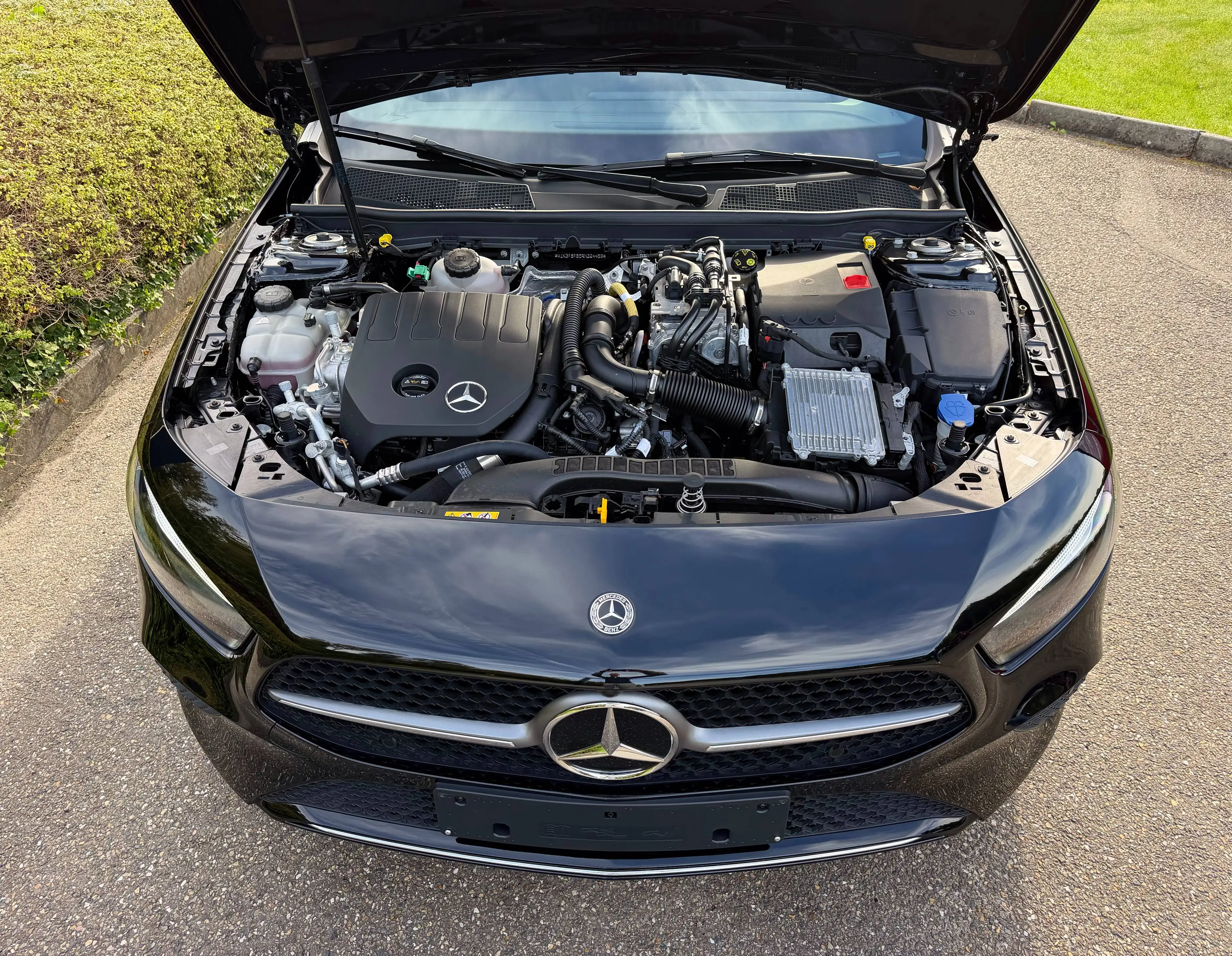 Mercedes-Benz A 250 e PHEV Luxury Line - 1st owner - MB Certified — photo 14