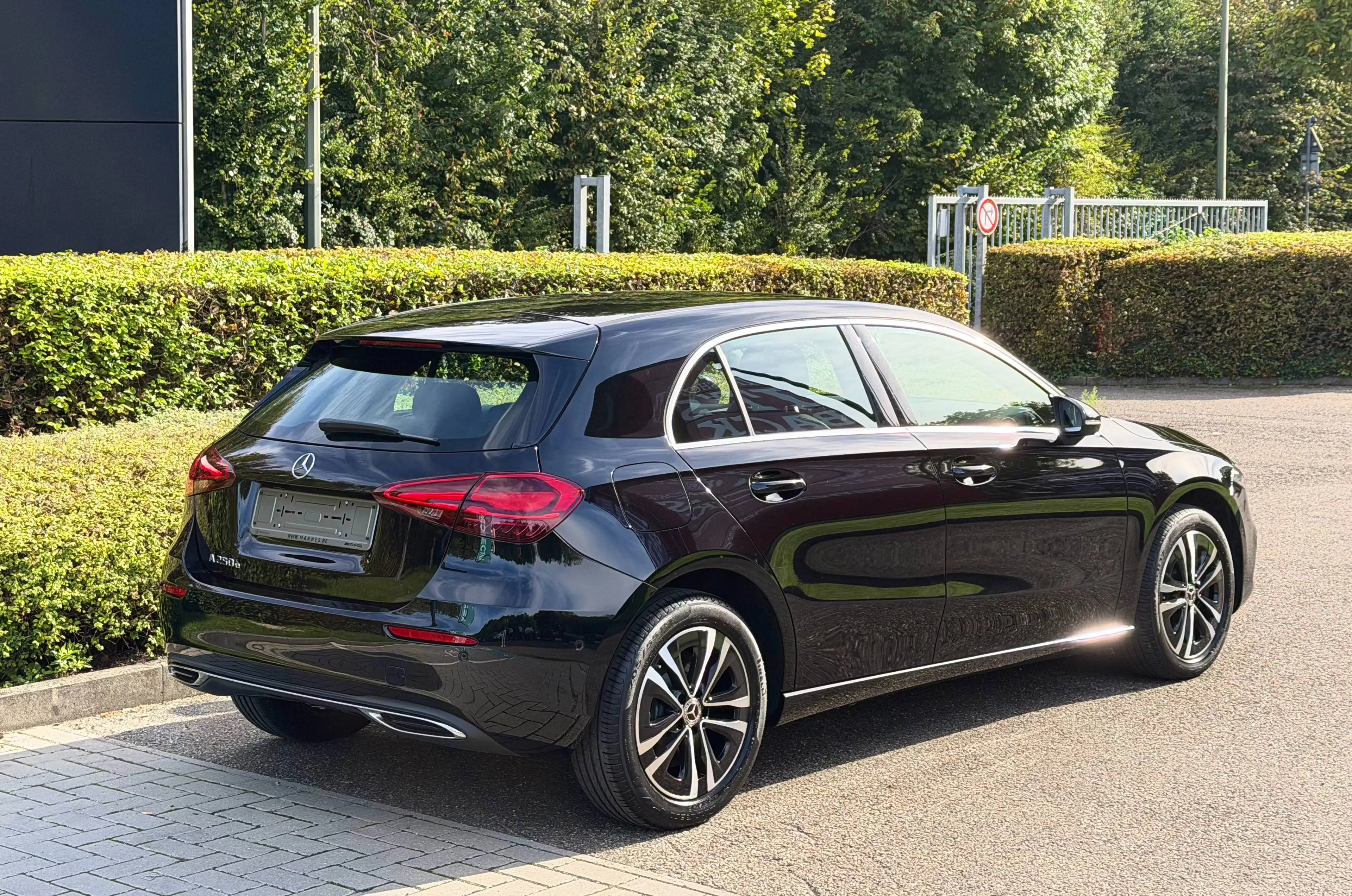 Mercedes-Benz A 250 e PHEV Luxury Line - 1st owner - MB Certified — photo 3