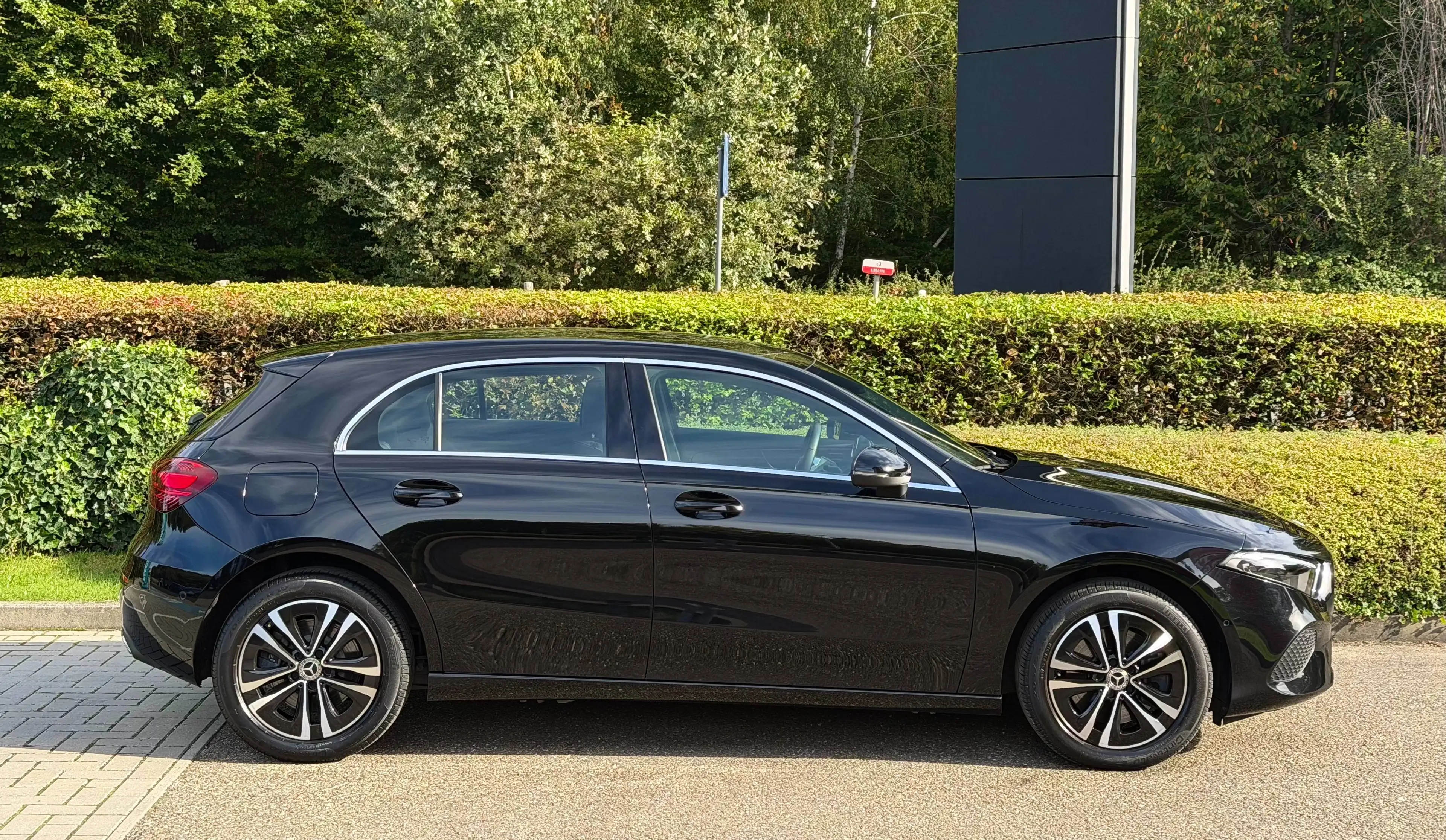 Mercedes-Benz A 250 e PHEV Luxury Line - 1st owner - MB Certified — photo 2