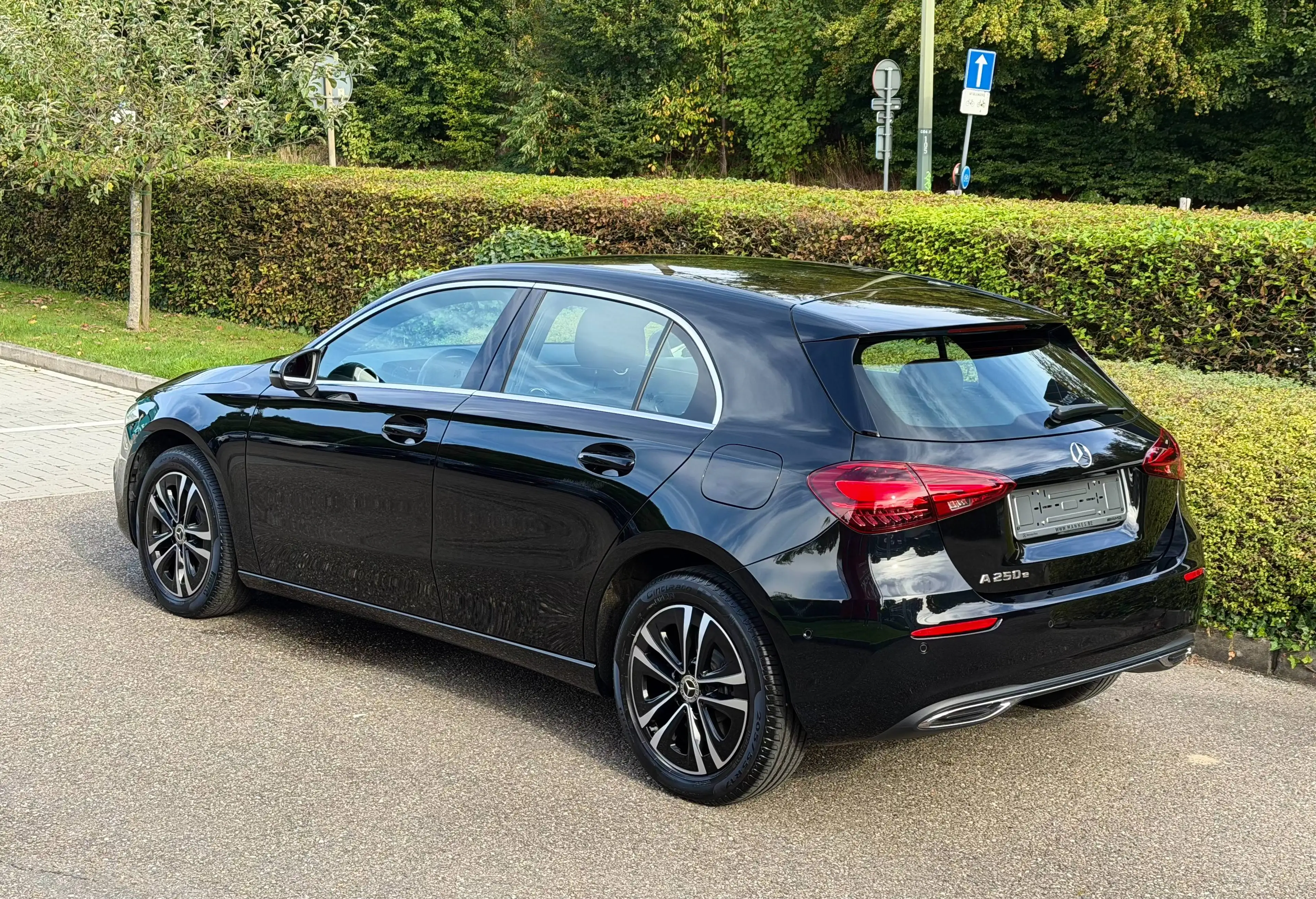 Mercedes-Benz A 250 e PHEV Luxury Line - 1st owner - MB Certified — photo 9